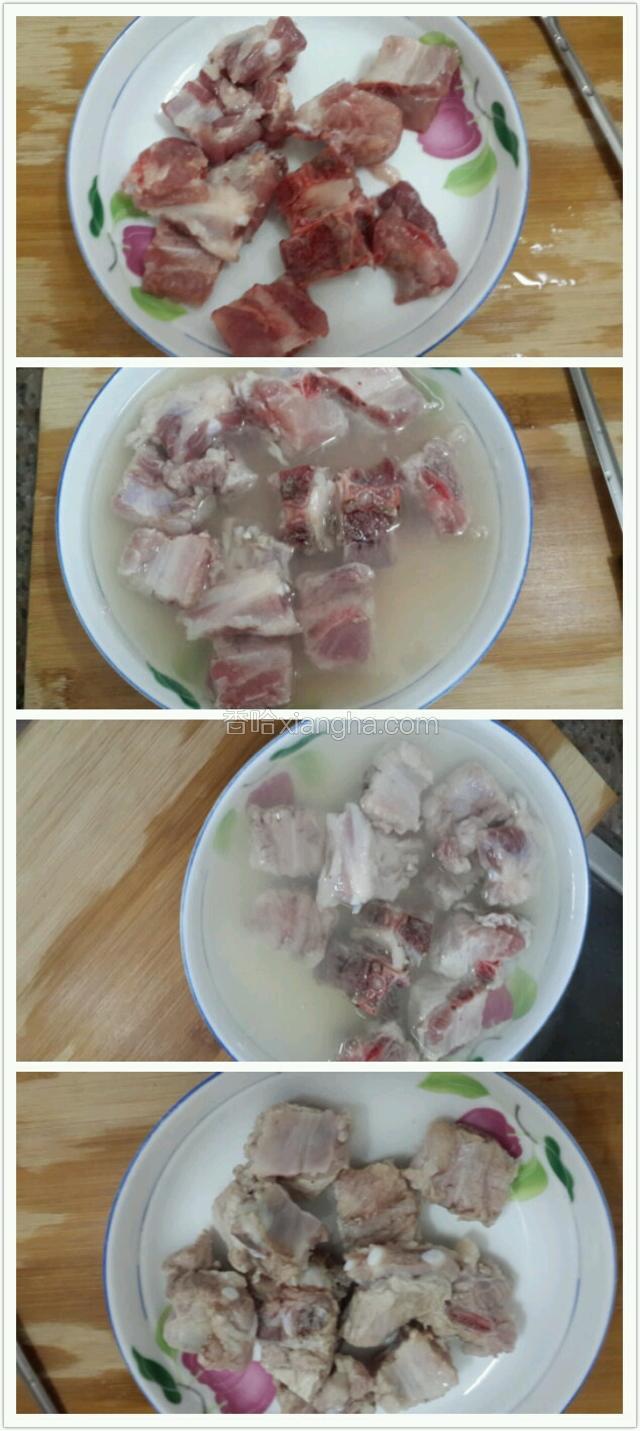 排骨切段用开水烫两次去血腥