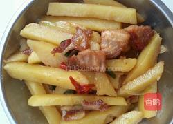 五花肉炒土豆条的做法图解3