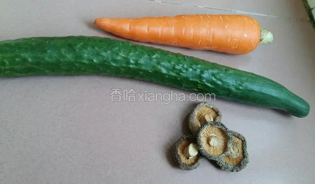 如图，备齐食材。