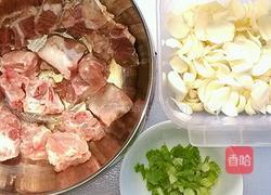 百合排骨汤的做法图解1