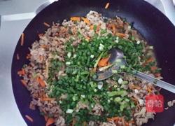 胡萝卜肉馅包的做法图解3