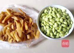 脆口榨菜炒毛豆的做法图解1