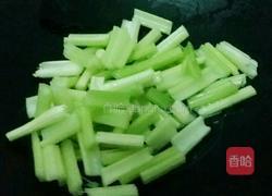 黑木耳芹菜炒腐竹的做法图解8