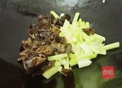 黑木耳芹菜炒腐竹的做法图解9