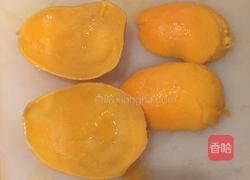 鲜榨芒果汁的做法图解3
