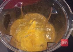 鲜榨芒果汁的做法图解4