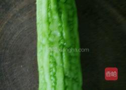 糖腌苦瓜的做法图解1