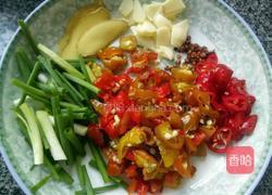 泡椒炒猪肝的做法图解1