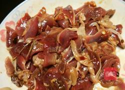 泡菜炒鸭胗的做法图解2