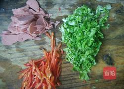 蔬菜火腿鸡蛋饼的做法图解1