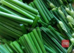 韭菜花炒猪肝的做法图解1