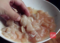 秋葵炒鸡丁的做法图解1