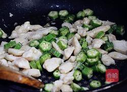 秋葵炒鸡丁的做法图解5