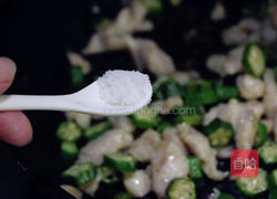 秋葵炒鸡丁的做法图解6
