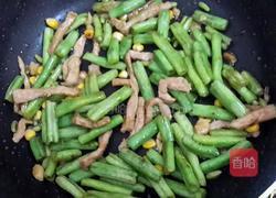 蒜香豆角炒肉丝的做法图解8