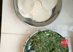 Illustration of how to make leek and pork dumplings 6