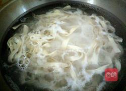 油泼面的做法图解1