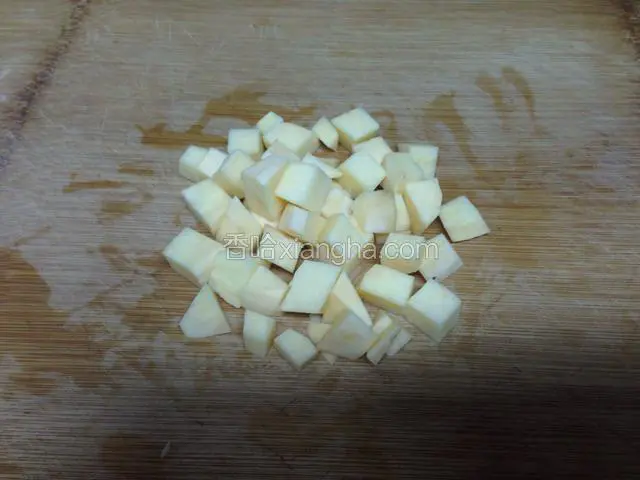 红薯去皮，切小块