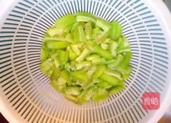 丝瓜炒鸡蛋(排骨汤版)的做法图解4