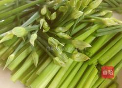 韭菜花炒鸭蛋的做法图解2