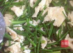 韭菜花炒鴨蛋的做法圖解6