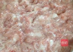 荸荠西芹炒瘦肉的做法图解2