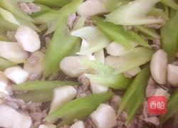 荸荠西芹炒瘦肉的做法图解11
