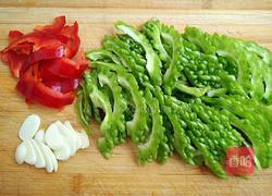 清炒苦瓜的做法图解3