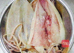 紫菜酱爆尤鱼的做法图解1