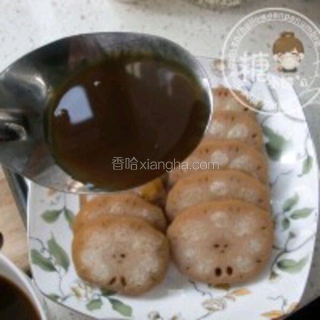 放凉后取出切片摆盘。淋入收浓的汤汁。即可