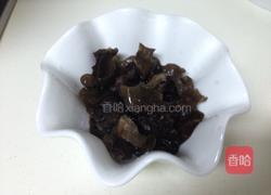 木耳炒蛋的做法图解1
