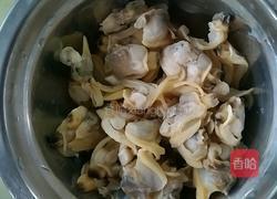 秋葵炒花蛤的做法图解2