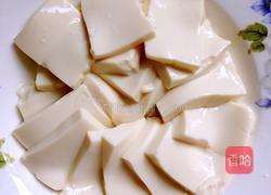 皮蛋拌豆腐的做法图解1