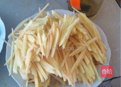 土豆丝炒鸡蛋的做法图解1