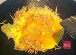 土豆丝炒鸡蛋的做法图解3