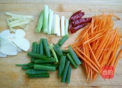 黄豆芽炒粉条的做法图解3