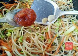 黄豆芽炒粉条的做法图解9
