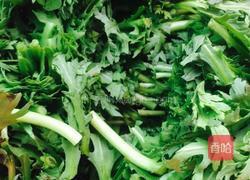 茼蒿炒茶干的做法图解1