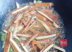 茼蒿炒茶干的做法图解3