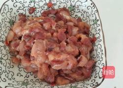 酸豆角炒肉的做法图解1