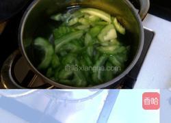 洋葱苦瓜五花肉的做法图解2