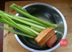 熏干芹菜的做法图解1