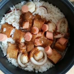 鱼豆腐鱿鱼圈闷饭的做法[图]