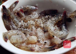 椰奶虾的做法图解2