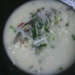 萝卜丝鲫鱼汤的做法[图]