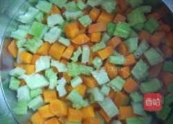 胡萝卜拌苦瓜的做法图解3