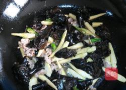 木耳玉米笋的做法图解2