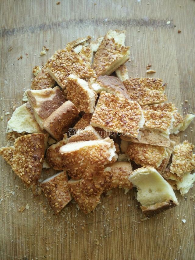 把馕切成发小合适的块