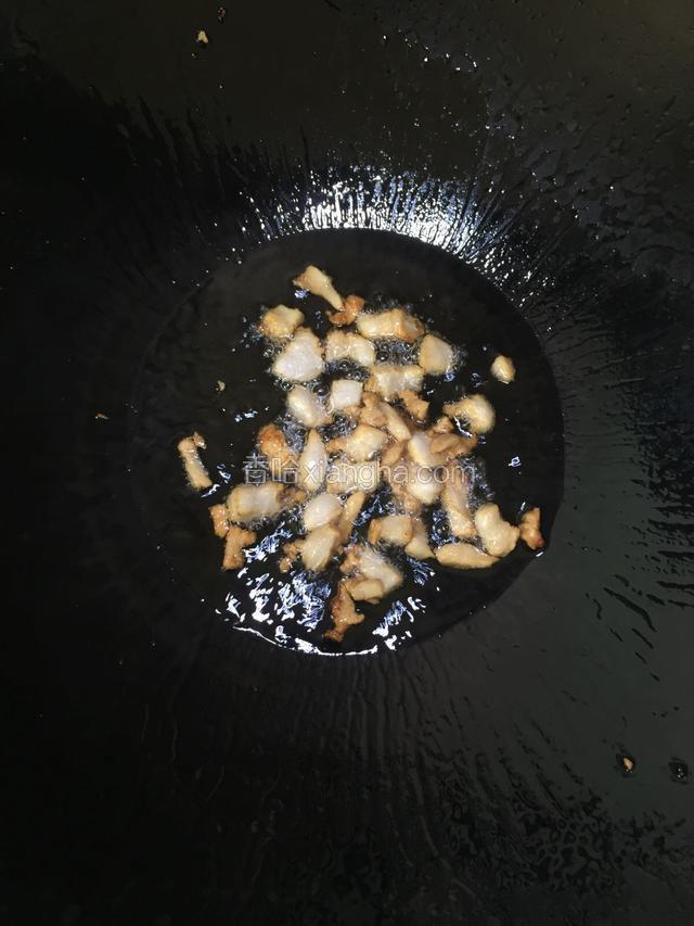中火慢慢煮出油份即可