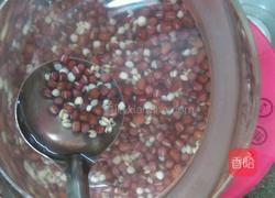 红豆薏米粥的做法图解2